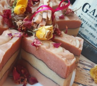 TAVASZI ÉBREDÉS kurzus – Tavaszváró szappankészítő kurzus természetes színezőkkel