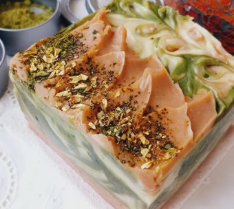 Matcha zöld tea és  vörösagyag –  Szappankészítő szertartásod első lépései